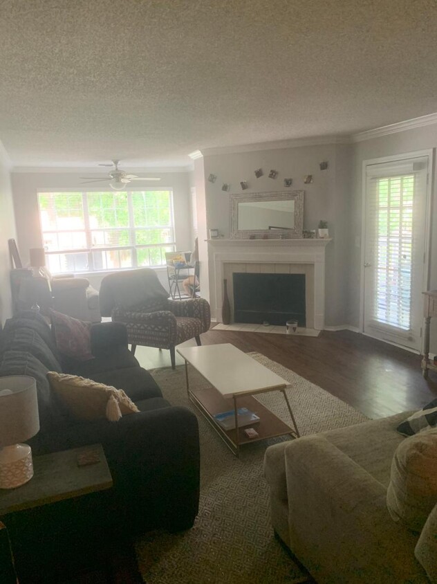 Living room/ sunroom - 12300 Apache Ave