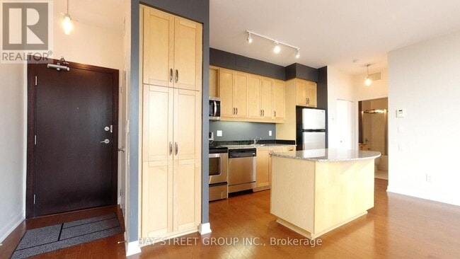 Photo du bâtiment - 33-3333 Sheppard Ave E