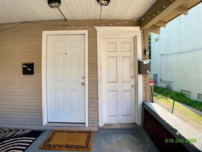 Foto del edificio - 346-346 Diamond Ave SE