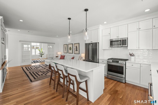 Building Photo - 35 Moorland Dr