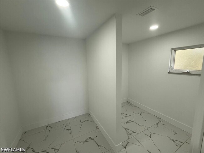 Foto del edificio - 111 E North Shore Ave