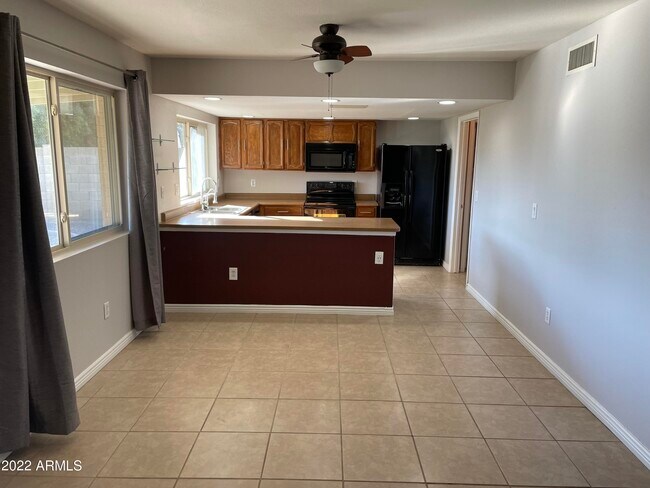 Building Photo - 9615 N 58th Ln