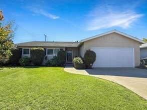 Building Photo - 1535 Lloyd Way