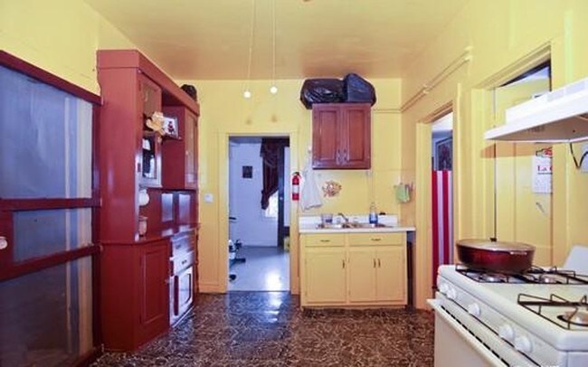 Typical Apt Unit - 2115-2125 N Central Park