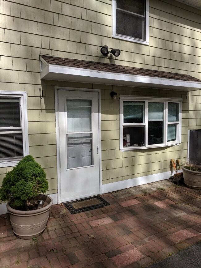 Building Photo - 83 Locust St