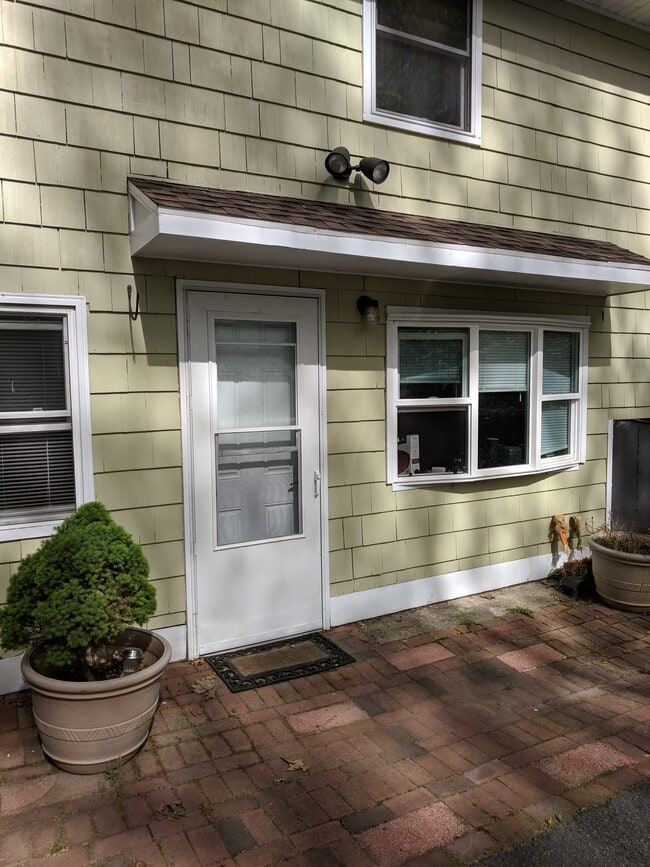 Building Photo - 83 Locust St