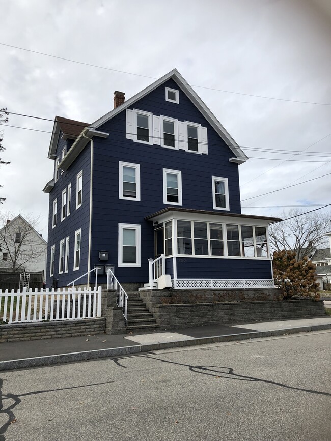 Building Photo - 250 Bartlett St