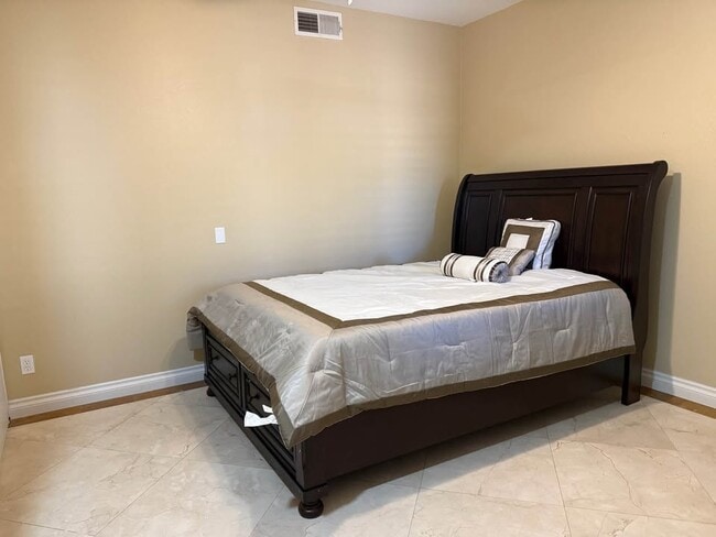 Building Photo - 1411 Scenic Ct