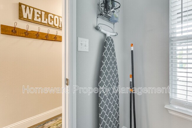 Foto del edificio - 829 Juno Ln