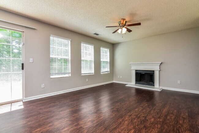 Foto del edificio - 6287 Klondike River Rd
