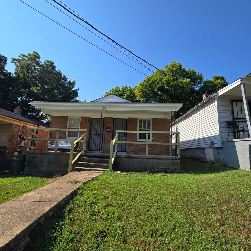 Foto principal - 253 Ingle Ave