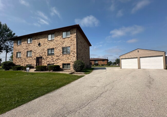 Foto del edificio - 2 Bedroom/1 Bath Apartment For Rent