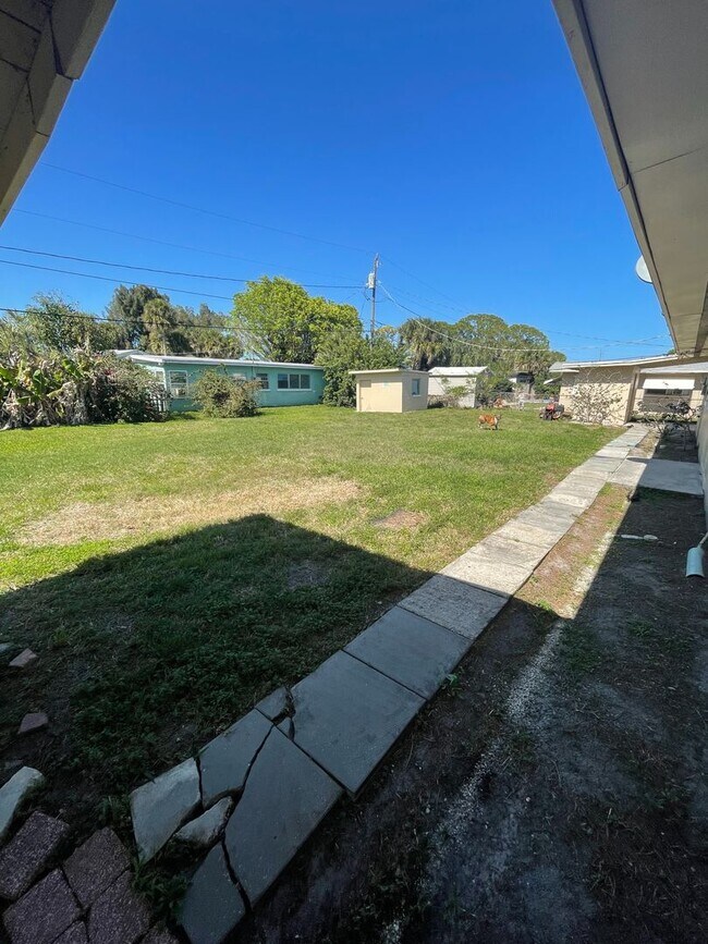 Building Photo - 2597 Stephens Dr NE