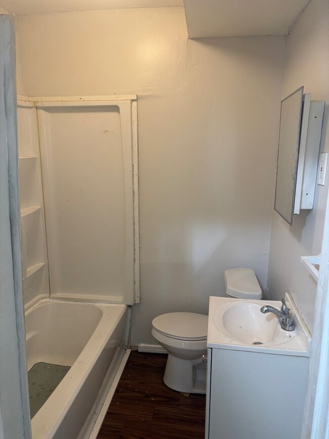 Foto del edificio - 4219 E 116th St