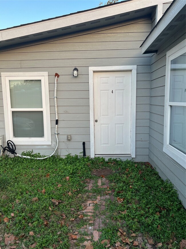 Building Photo - 7909 Brutus St