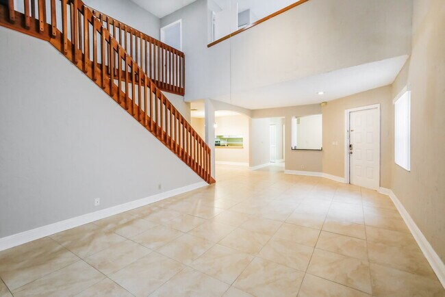 Foto del edificio - 578 Lakeside Cir