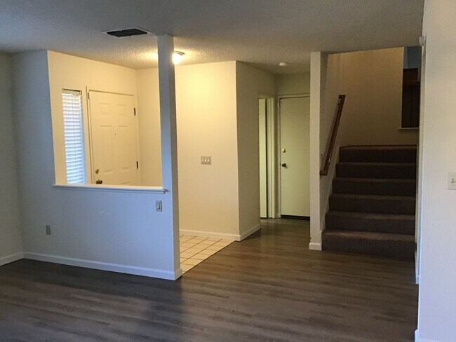 Building Photo - Greenhaven four bedroom.