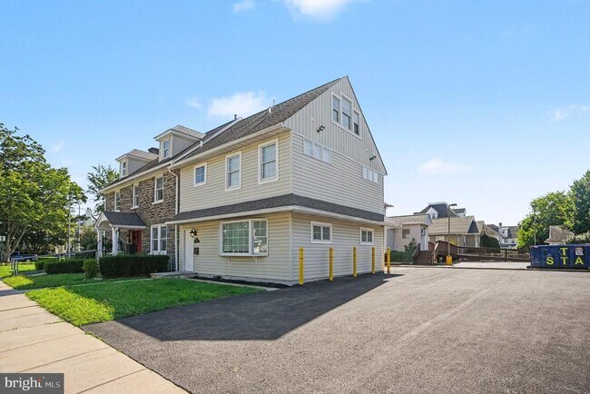 Building Photo - 812 Darby Rd