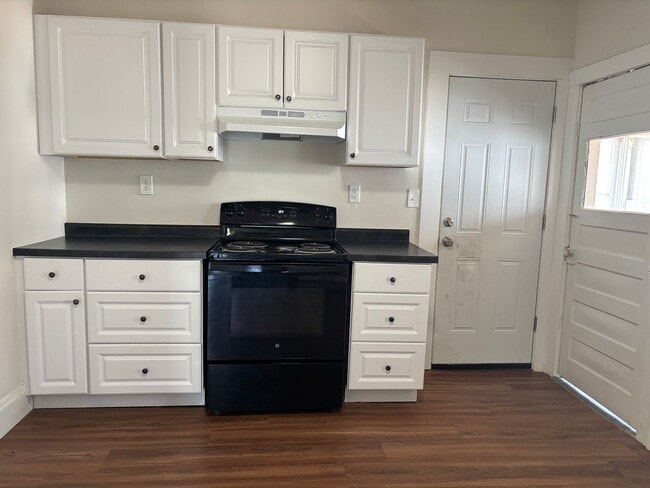 Building Photo - 503 W 5th Ave