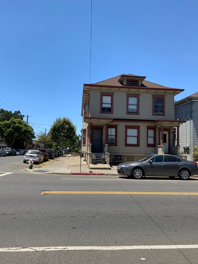 Building Photo - 1523 8th St