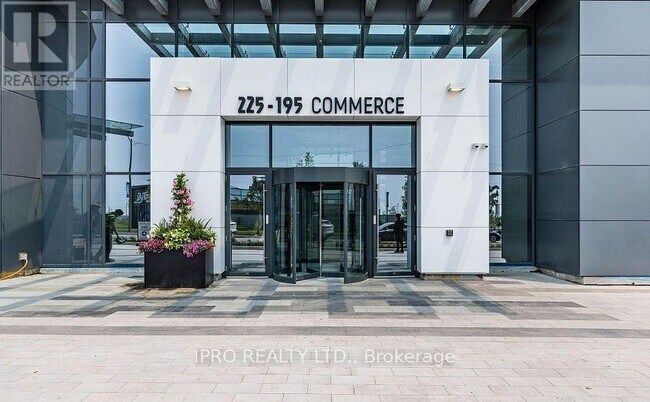 Photo du bâtiment - 225-1225 Commerce St