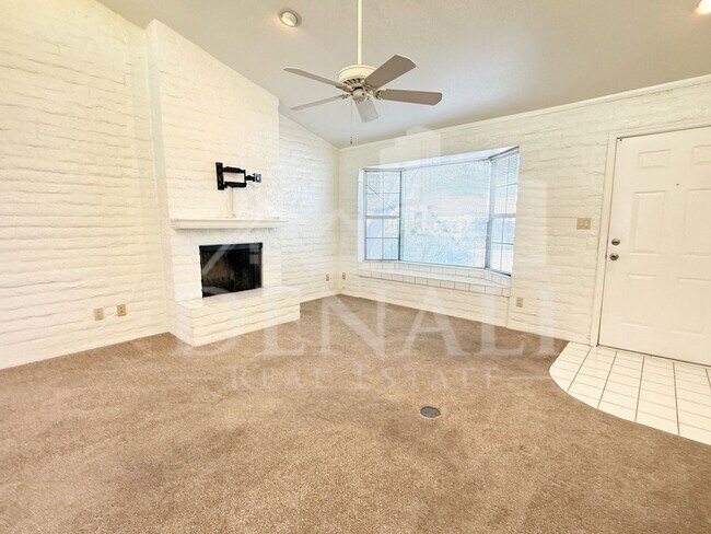 Building Photo - 15076 N Escondido Dr
