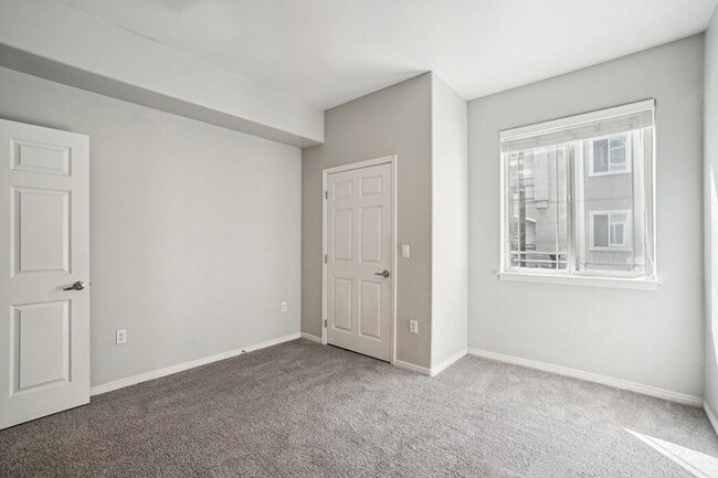 Building Photo - Altitude on Fifth