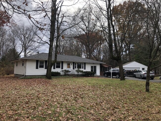 Building Photo - 1604 Crescent Rd
