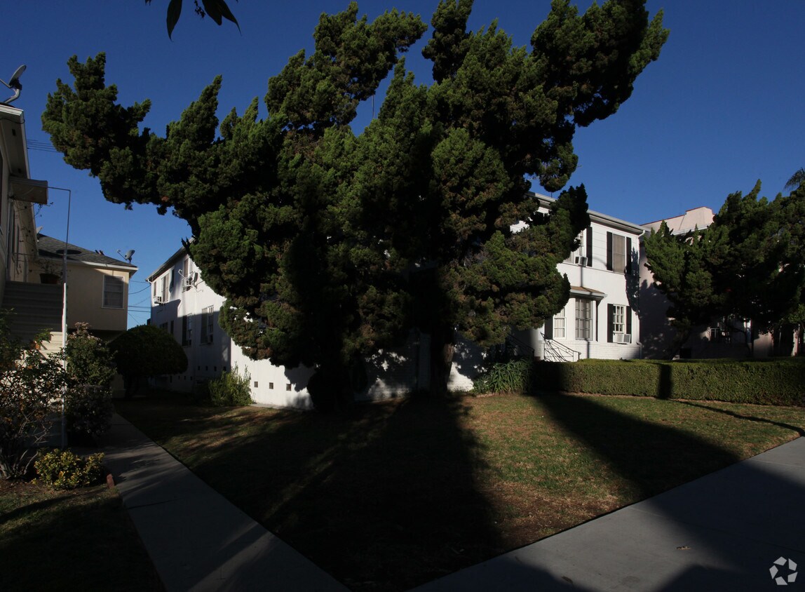 Building Photo - 2053 N Vermont Ave