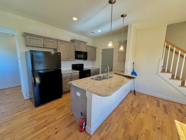 Old Forest Rd Duplex - Old Forest Rd Duplex Townhome