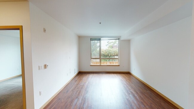Interior Photo - CityLine