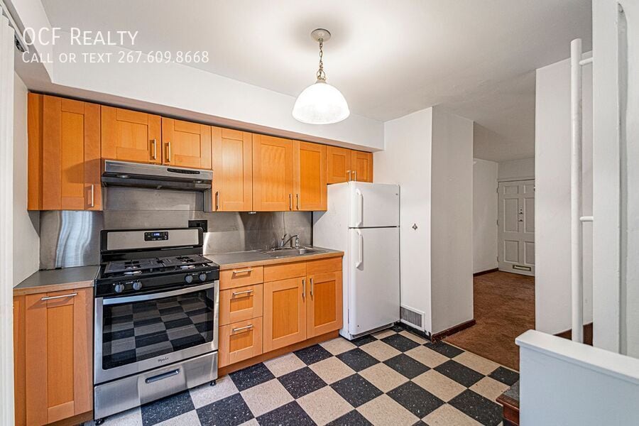 Primary Photo - 2013 Moravian St