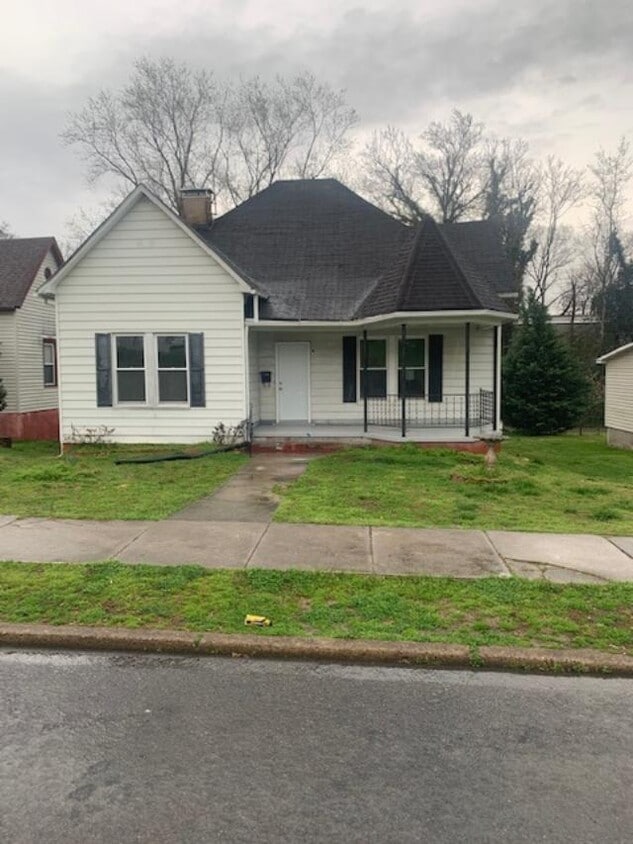 Primary Photo - 124 E Oldham Ave