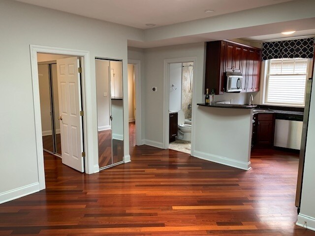 Building Photo - 3846 N Lamon Ave
