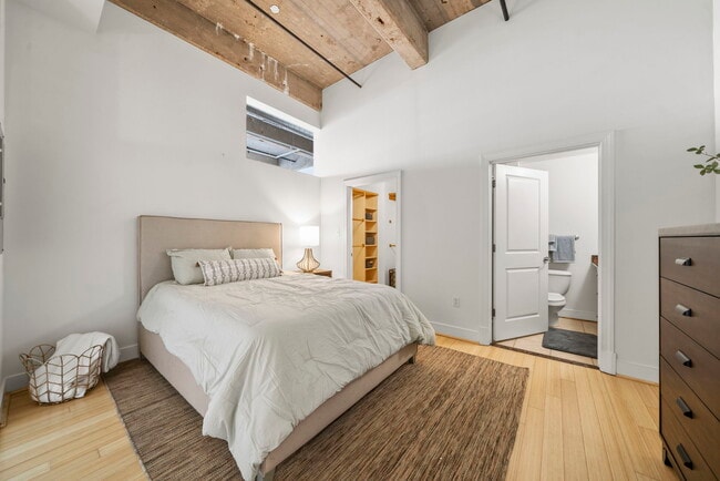 Building Photo - Lofts and Upper Lofts at Canal Walk III