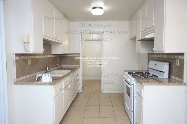 Foto del edificio - 3 Bedroom 1.5 Bathroom Townhome with a 2 c...