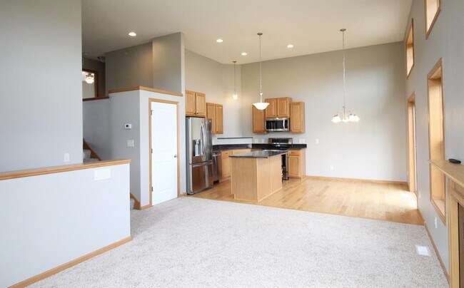 Building Photo - 3159 Frontier Dr