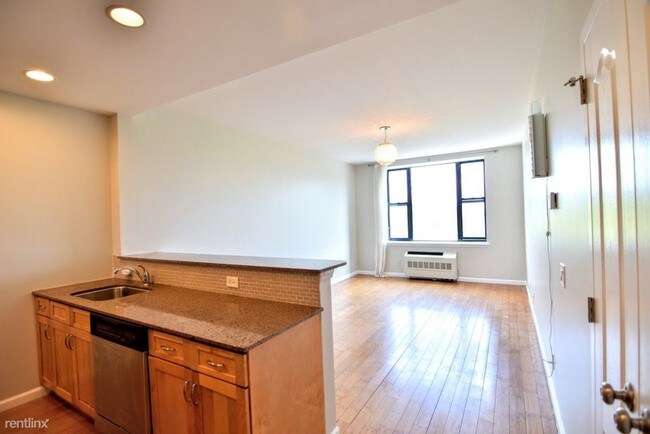 Building Photo - 514 W 136th St
