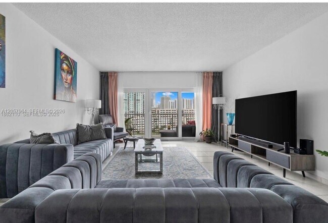 Foto del edificio - 300 Bayview Dr