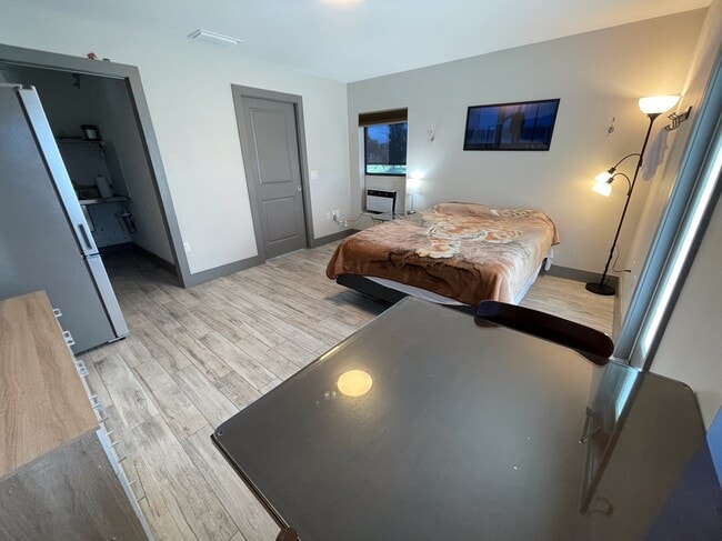Foto del edificio - 2116 NE 8th Pl