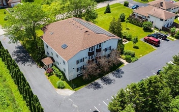 Building Photo - 833 Foss Rd