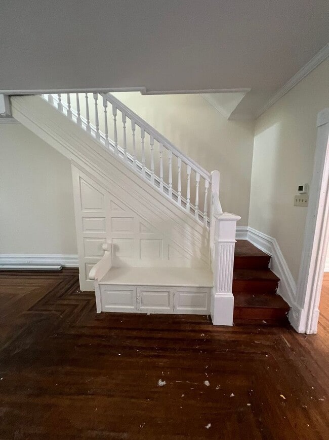 Foto del edificio - Spacious 5 Bedroom/ 2 Bath House for Rent