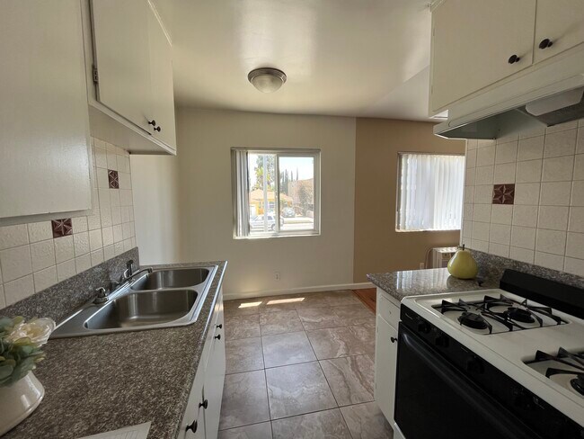 Foto del edificio - 13545 Vanowen St