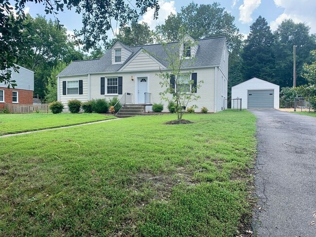 Building Photo - 903 Willow Lawn Dr