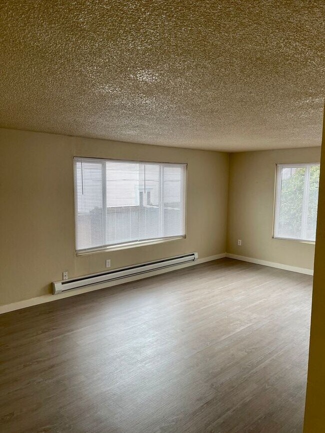 Building Photo - 2839 Thorndyke Ave W