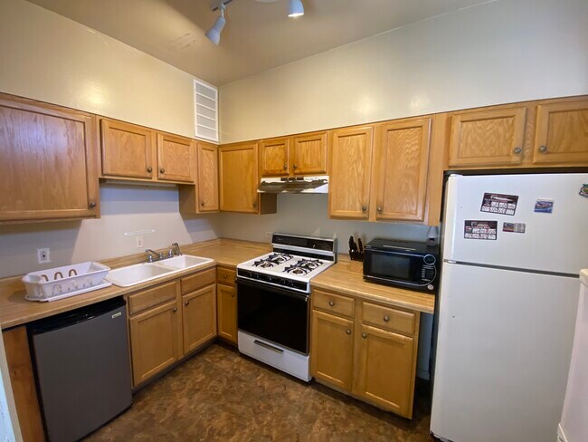 Cocina - 915 S Loomis St