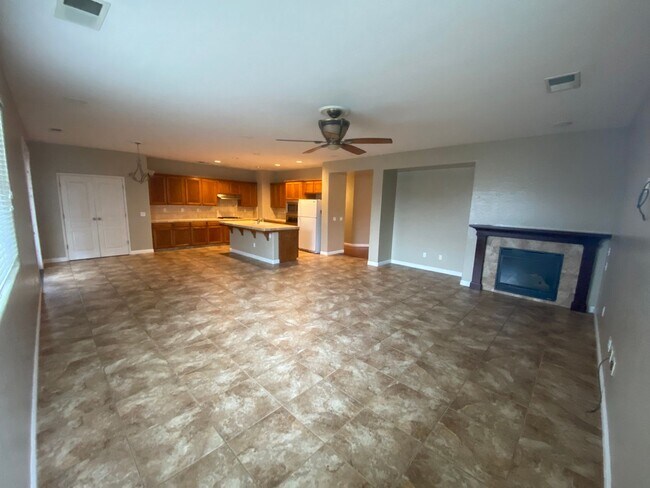 Building Photo - Northwest Hanford subdivision, close to park