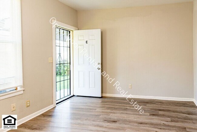 Foto del edificio - 1030 Columbia Ave