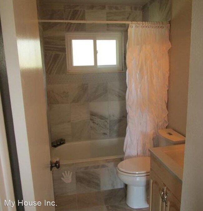 Building Photo - 3 br, 2 bath House - 428 1st St