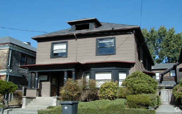 Building Photo - 2311-2313 Russell St